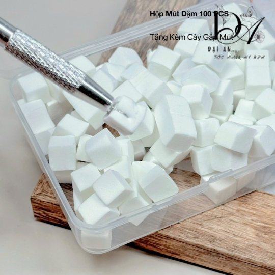 hộp mút dặm 100 pcs tặng kèm cây gắp nút 